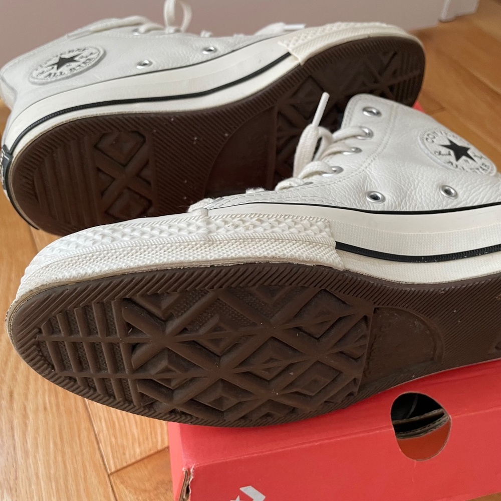 Leather Winter High Tops Converse in Cream - Picture 5 of 6